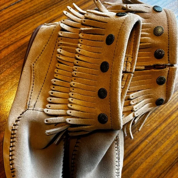 Minnetonka Suede Moccasins EUC - Picture 6 of 11